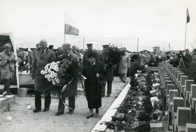 KKE 4897.jpg - Fot. Poświęcenie i otwarcie cmentarza żołnierzy AK w Surkonta - koło Lidy. Cmentarz zabitych żołnierzy AK w VIII 1944 r. przez wojska sowieckie, Surkonty – koło Lidy, 25 VIII 1991 r.